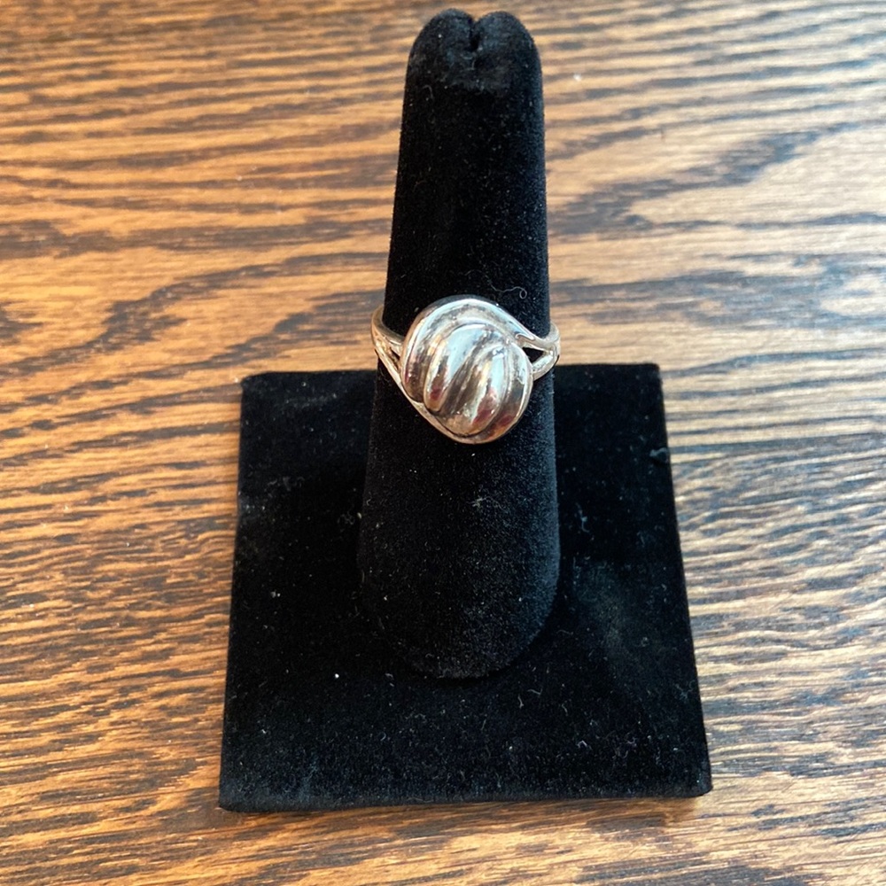 Silver flourish ring